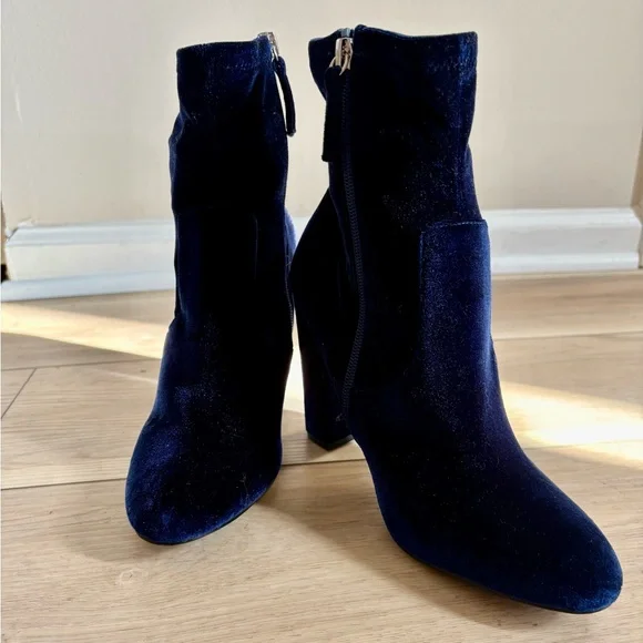 Elegant Blue Velvet Ankle Boots - Picture 4 of 8